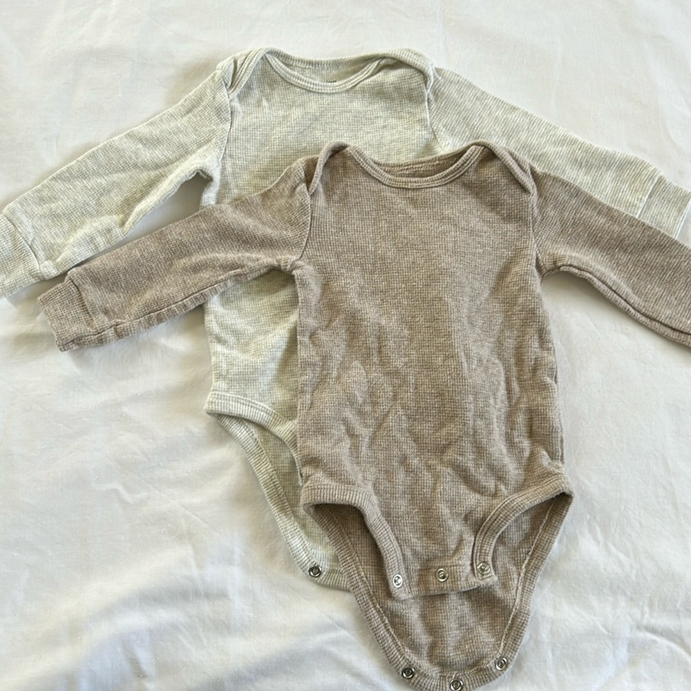 Carters 2pack neutrals long sleeve onesies size 12m